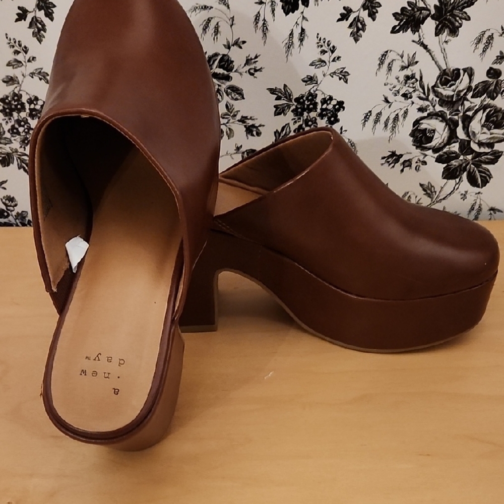 Brown Leather Women's Clogs